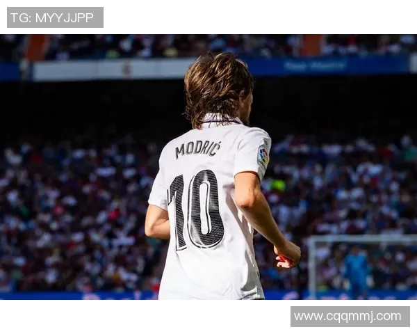 莫德里奇：足球场上的艺术家与传奇中场的完美结合