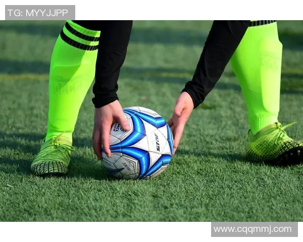 奇芬与埃斯波的较量：一场足球战术与激情的巅峰对决